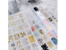 韓国系キラキラパーツを豊富にご用意★スカルプはつけ放題有り♪