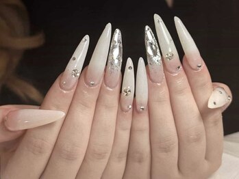 Mio nail なんば【長さだし/持ち込み/つけ放題/フィルイン/マグネットネイル】の写真/長さ出しもお任せ★自爪を削らない【フィルイン無料】で、憧れのロングネイルも健康的に楽しめる♪