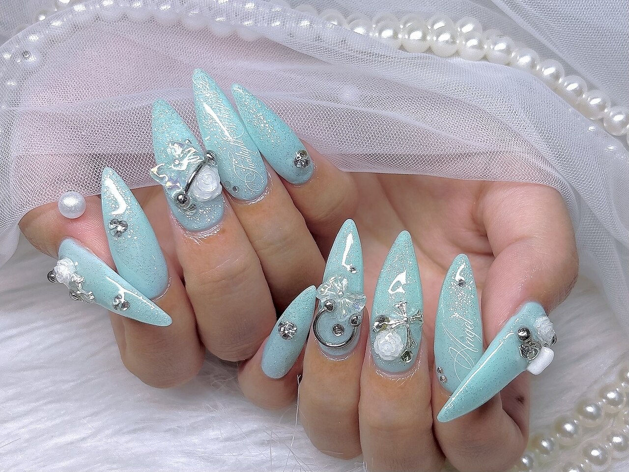 2026年秋トレンド】水色 ハンドのネイルデザイン集｜人気順｜8ページ目