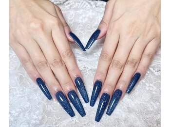 ナナネイル(Nana Nail)/ブルーのキラキラロングネイル
