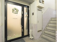 ユキ(YUKI)/お店のドア『2階上がってすぐ』