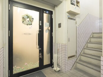 ユキ(YUKI)/お店のドア『2階上がってすぐ』