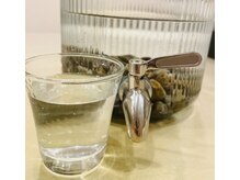 ピュアン(Purene)の雰囲気（施術前にきららの水を飲んで流れをアップ）