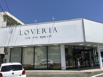 ラヴリア(LOVERIA)/駐車場完備★白い看板が目印です