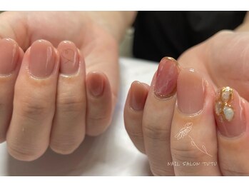 チュチュ(tutu)/ピンクシンプルネイル