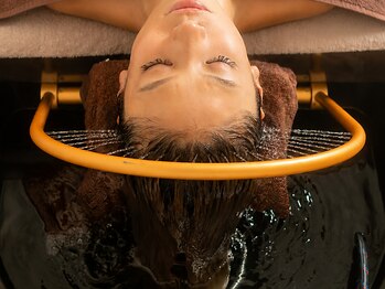 ミームスパ 新福島店(Meem Spa)の写真/髪も頭皮もしっとり、気分までゆったり。生はちみつ×頭浸浴で癒されるうるおいヘッドスパ