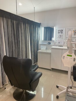 ホワイトニングバー 高崎店/リラックスできるブース内