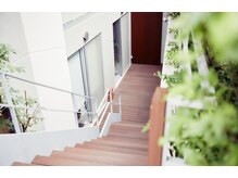 ジジ(jiji)/降りて奥の部屋がJIJIになります