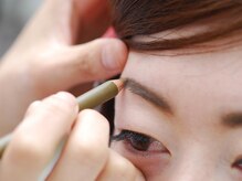 ビースタイル(BE STYLE)/眉毛デザイニング施術風景