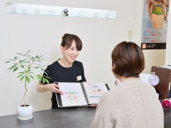 女性のための育毛促進・頭皮ケア専門サロン　イーズ／リバイタ　ららぽーと横浜/丁寧なカウンセリングと施術説明