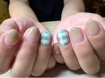 アミュリー ネイル アトリエ(Amury nail atelier)/チェック くすみカラー ベージュ