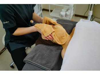 ユカリス(Yu.charis)/REVIハーブピーリング施術工程♪