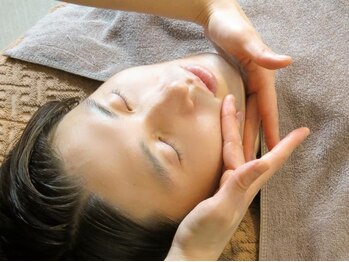 サロンドシェリ(salon de cheri)の写真/【小顔矯正筋膜リリース×マシン】圧倒的な技術力で骨格を改善！左右対称の立体感のある小顔で印象劇的UP！