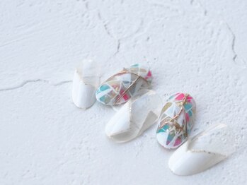 カトルナフ(quatre fois neuf)/オシャレステンドグラスネイル