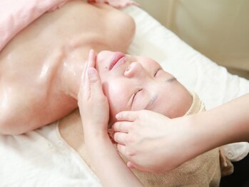 こもれびの写真/リッチな美容液を使ったマッサージでふっくらもち肌！お肌のお悩みに合わせたマスクで肌質改善★