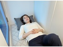 エアーブルースタジオ(AirBlue Studio)の雰囲気(高気圧酸素ボックスで寝て深呼吸 全身に酸素を!)