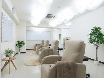 ロコラッシュ 西船橋店の写真/【西船橋駅徒歩5分】早朝から営業!!忙しいママさんにも◎目の形やまつ毛の生え方に合わせて丁寧に施術♪