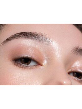 ナチュラル上品な目元にしたい