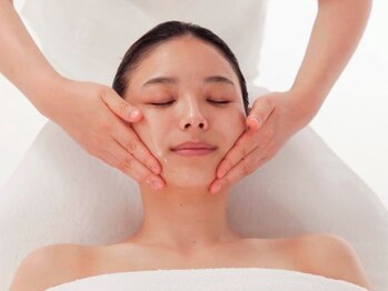 ソシエ エステティック 西武所沢店(SOCIE esthetic)の写真/ベタつく夏こそ保湿が大事！保湿&毛穴Wクレンジングですっきり引き締め◎肌分析付♪