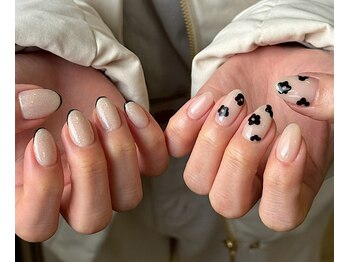 モニカ(MONICA)/スキニーフレンチ×お花ネイル