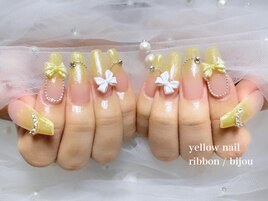 イエローネイル　夏　リボン
