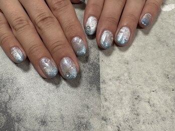 マノレア(Manolea)/涼しげ水滴ネイル