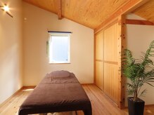 くつろぎの森の雰囲気（個室空間なので安心して施術が受けられます）
