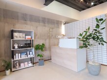 マイントゥー(mine too)/広々とした洗練されたサロン