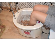 冷えと浮腫を取るのに効果的な足湯で水素浴が体感！