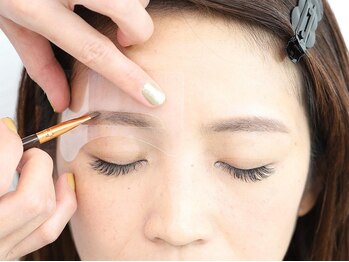 エムズ アイビューティー(M's eyebeauty)の写真/《M´seyebeauty人気メニュー》アイブロウスタイリング１回 ￥2700／眉カラー+￥1080！理想の形に◎