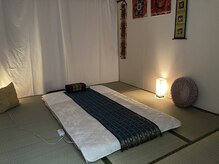 シンプルな和室のタイ古式個室