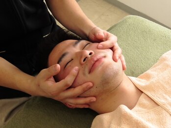 プリベンティブ ビューティー ティップス(Preventive Beauty Tips)の写真/男のニキビ・シミに。機械による毛穴洗浄＆低刺激ケアで、清潔感溢れる「根本から強い肌」へ導きます。