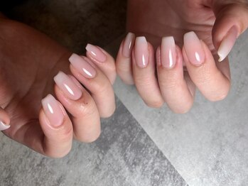 ネイルサロン キリカ(Nailsalon Kilika)の写真/肌までキレイに見せる艶グラデ。静かな存在感をまとう。清潔感も女性らしさも欲しい日の指先余韻ネイル