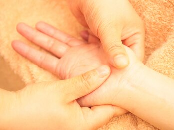 青空リラクゼーション 大阪駅前第一ビル店/意外とコリやすい手の平にも◎