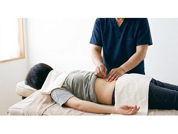 スマイル鍼灸 接骨院の写真/【坂出市役所徒歩4分】歴20年以上のベテラン院長が不調を根本改善!鍼灸・マッサージなどオーダーメイドで◎