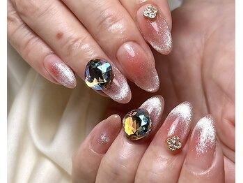 チェス(chess)/ビジュー追加のワンホンネイル