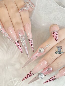 ゴテかわ(GOTE KAWA)の写真/外れづらく浮きづらい!モチの良さ◎美フォルム×長さ出し♪技術チェックをクリアしたネイリストが担当◎