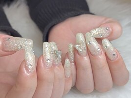 キラキラ＊蝶々ネイル