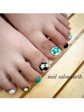 アース(Earth)/ポップなフラワーネイル