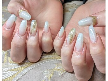 ティアリー(Tiary)の写真/爪の形にコンプレックスがある方や、亀裂などで短くなったお爪でお悩みの方に☆1本から長さ出しOK！
