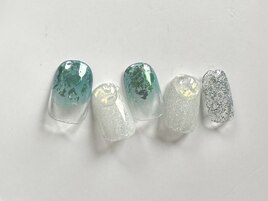 キラキラ塗りかけネイル