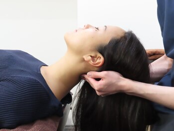 薮下整体院 札幌円山店/首の可動域をつけていきます