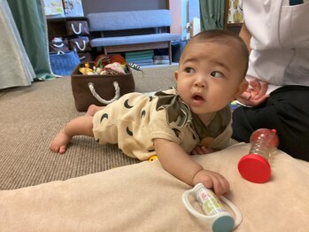 子育てママの整体サロン/施術中のお子様の様子