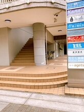 ネロリ(Neroli)/階段でお上がりください！