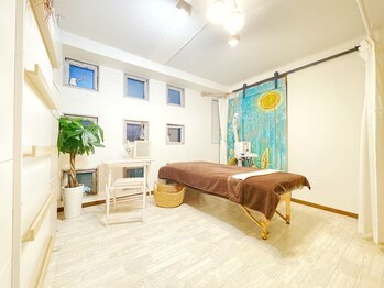 エヌケア(N-care)/白を基調とした明るい店内