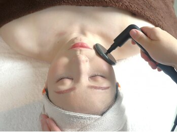 エステティックサロン ALUNOAーインディバ・筋膜リリース専門店ー【10月NEW OPEN】の写真/【切らずにリフトUP&小顔】インディバ×筋膜小顔矯正￥11000◆大人の小顔ケアは内側&外側のWアプローチ！
