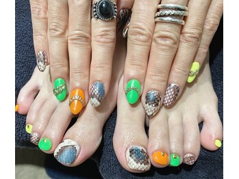 ベルコ ネイルアンドアイラッシュ(belco. nail&eyelash)/ネオン×パイソンnail