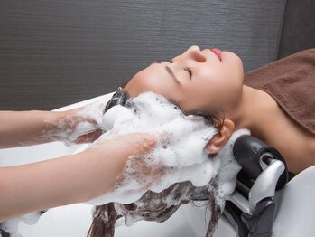 ストリクス(STRIX)の写真/完全個室の非日常空間で、極上の癒し体験を…。血行促進・頭皮の疲れ・コリを改善◇