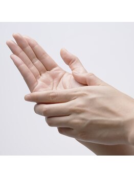 グラテチュード(gratitude)の写真/ネイルができない方にもオススメ!爪だけでなく手元全体を綺麗に整えるケアを体験◎