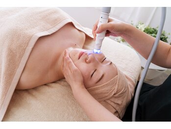 サロン ド ムー(salon de mu)の写真/気になるお肌のお悩みを最新フェイシャルマシンとハンドマッサージで解決☆彡
一度受けると違いを実感☆